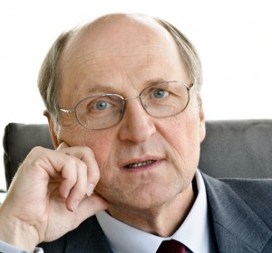 Rektor_nachdenklich_klein
